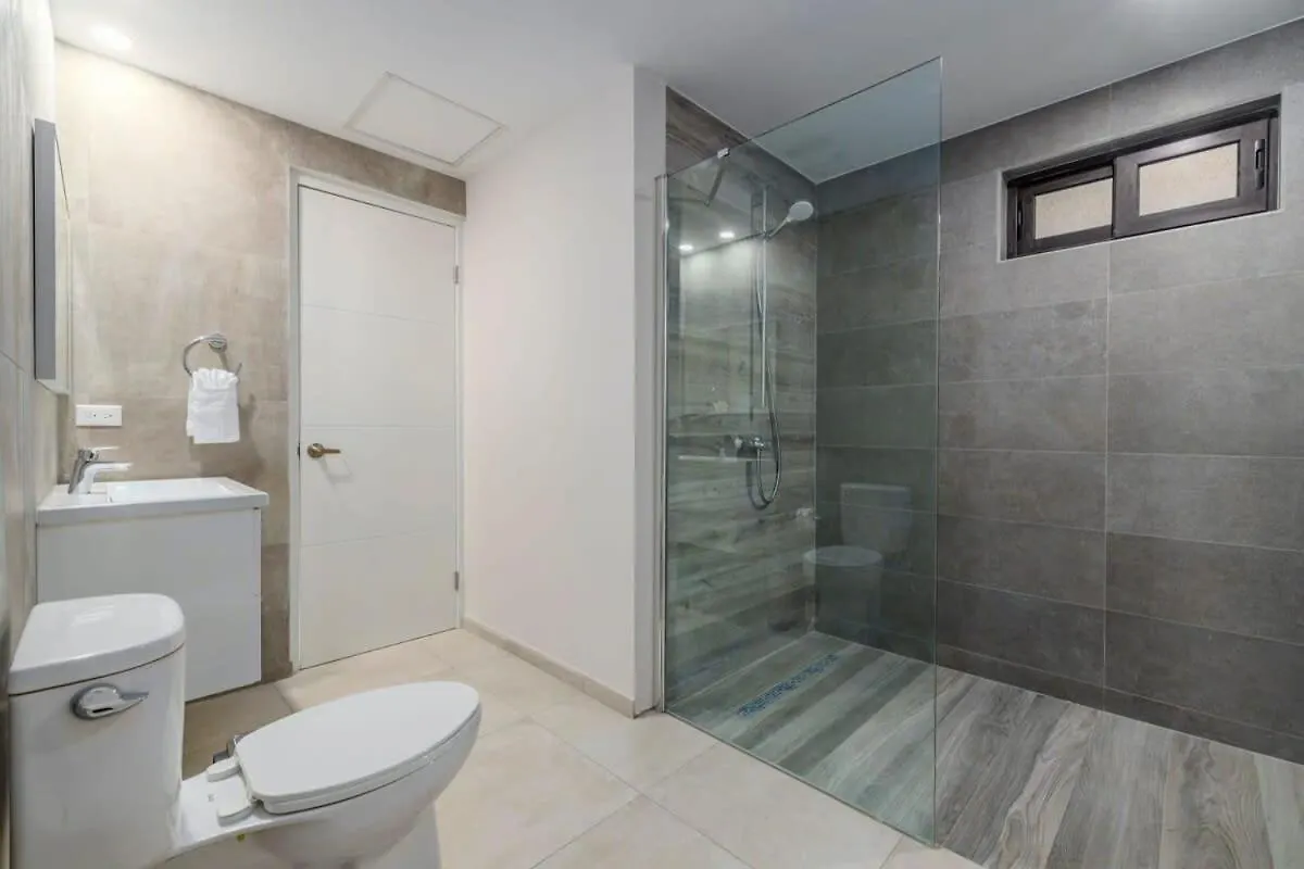 Special Studio Apartment In Gold Coast Noord Aruba